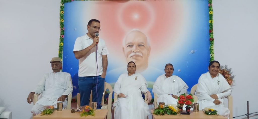 सिवनी समर कैंप का उद्घाटन करते हुए जिला शिक्षा अधिकारी बघेल जी